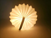 画像をギャラリービューアに読み込む, ポケットサイズのくつろぎランプ「MABATAKI LAMP」 - NIGオンラインストア
