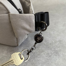 画像をギャラリービューアに読み込む, <new>お気に入りのバッグに。カラビナ付きオリジナルキーリール
