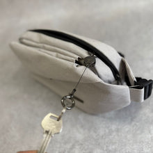 画像をギャラリービューアに読み込む, <new>お気に入りのバッグに。カラビナ付きオリジナルキーリール
