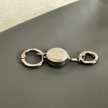 お気に入りのバッグに。カラビナ付きオリジナルキーリール - NIGオンラインストア